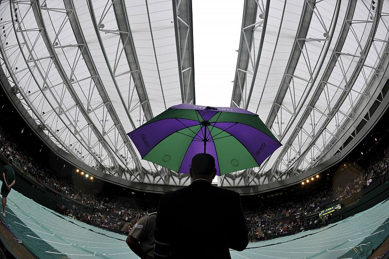 La lluvia anticipa la inauguración del techo retráctil de la pista Central de Wimbledon