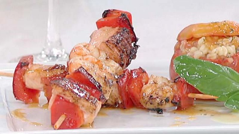 Brochetas de mar con tomates rellenos (21/06/2011)