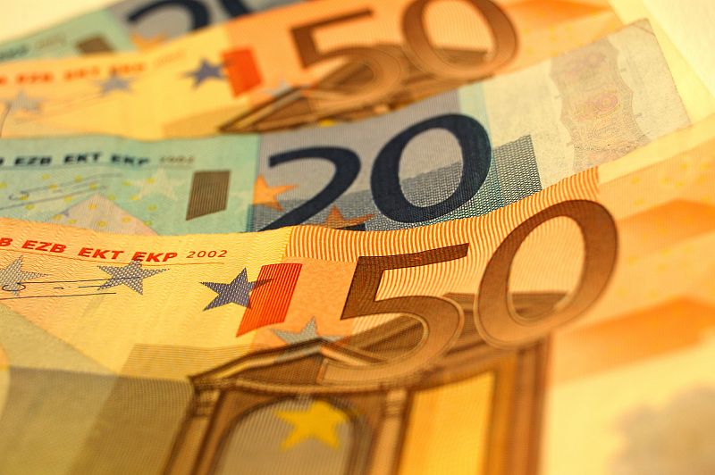 España coloca 2.988 millones en letras del Tesoro y baja el interés a seis meses