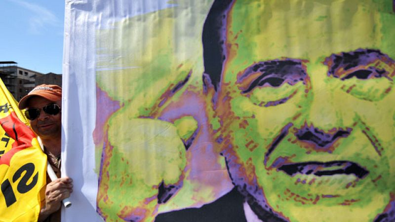 Berlusconi supera su primer test parlamentario tras las dos derrotas electorales