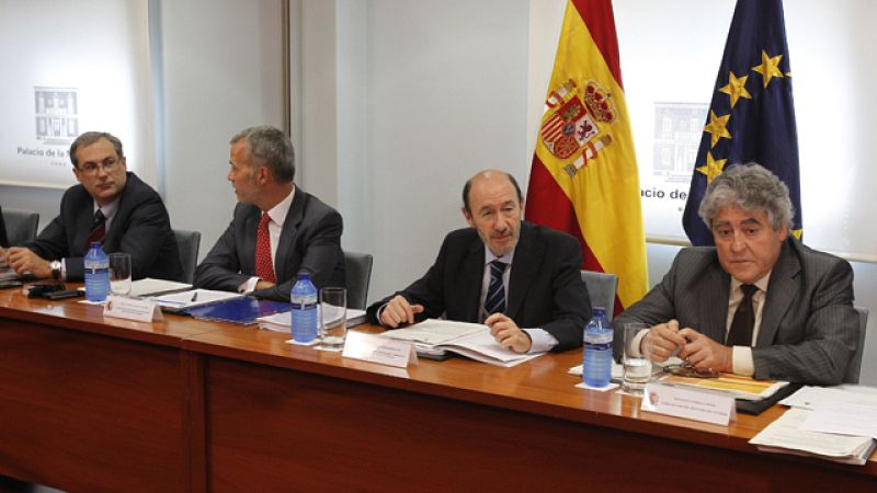 El Gobierno no recorta en la lucha contra incendios y destinará 8.000 efectivos