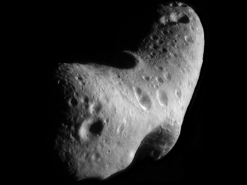 Un asteroide pasa junto a la Tierra, unas 20 veces más cerca que la Luna