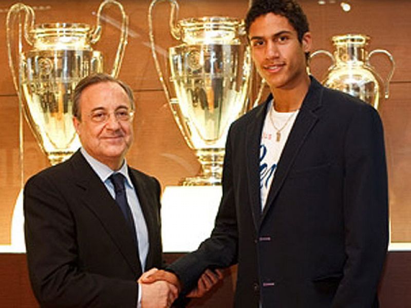 Varane firma por seis temporadas con el Madrid