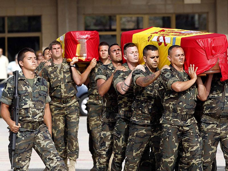 Llegan a España los cuerpos de los soldados fallecidos en el atentado de Afganistán