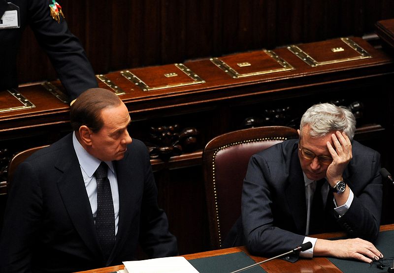 Un nuevo plan de ajuste por la crisis de deuda hace tambalearse al Gobierno italiano