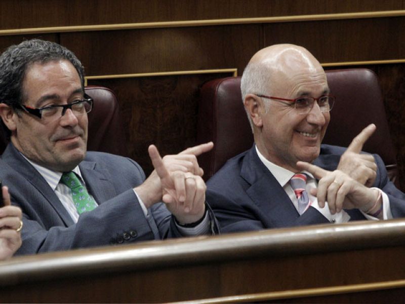 Llamadas de atención, murmullos, aplausos y aspavientos en el último debate de la legislatura