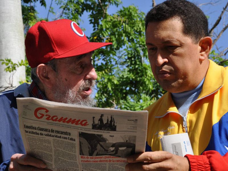 Chávez reaparece en unas imágenes con Castro para acallar los rumores sobre su estado de salud