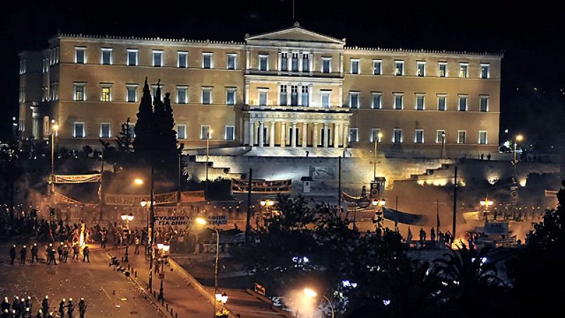El Parlamento de Grecia aprueba el nuevo plan de ajuste que le reclamaban la UE y el FMI