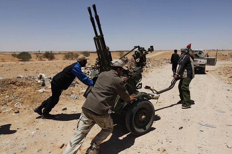 Francia confirma el envío de armas a los rebeldes de las montañas al sur de Trípoli