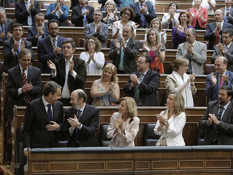 Zapatero recibe el cariño del PSOE pero también de Rajoy y otros grupos parlamentarios