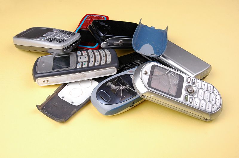 La corta vida de los teléfonos móviles, un modelo de producción insostenible
