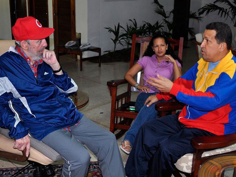 Hugo Chávez reaparece hablando con Fidel Castro en un nuevo vídeo