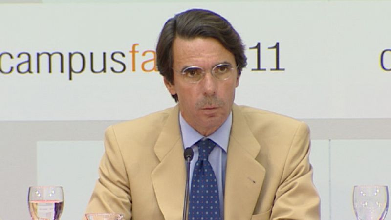 Aznar ve "masoquista" presentar a Rubalcaba como ejemplo de renovación