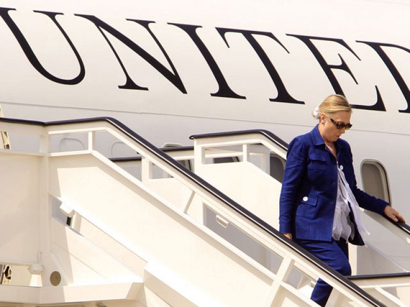 Hillary Clinton llega a Madrid en su primera visita oficial a España