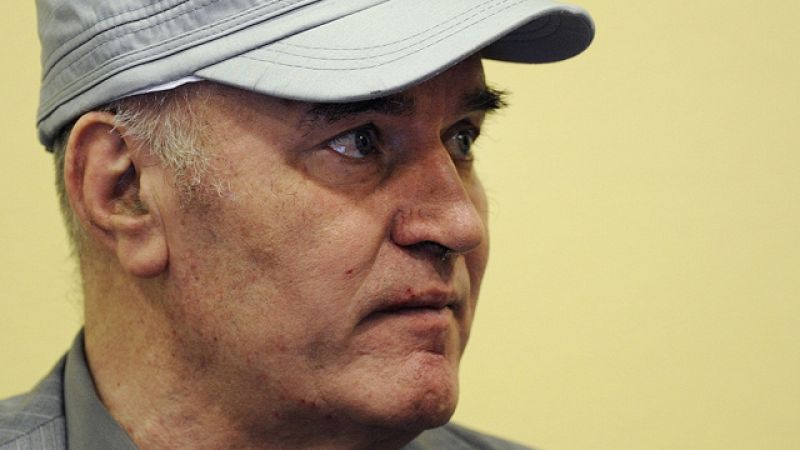 Mladic, expulsado del tribunal de La Haya tras negarse a escuchar los cargos contra él