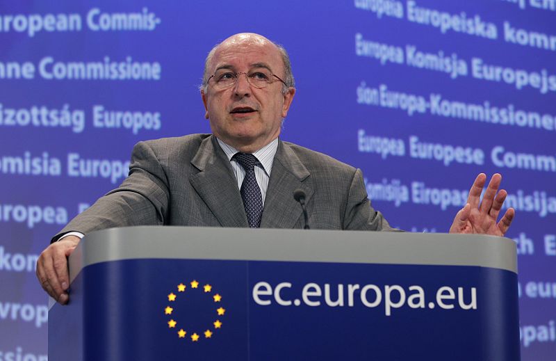 Almunia: "Nadie abandonará el euro" y "se hará todo lo posible" para evitar una quiebra