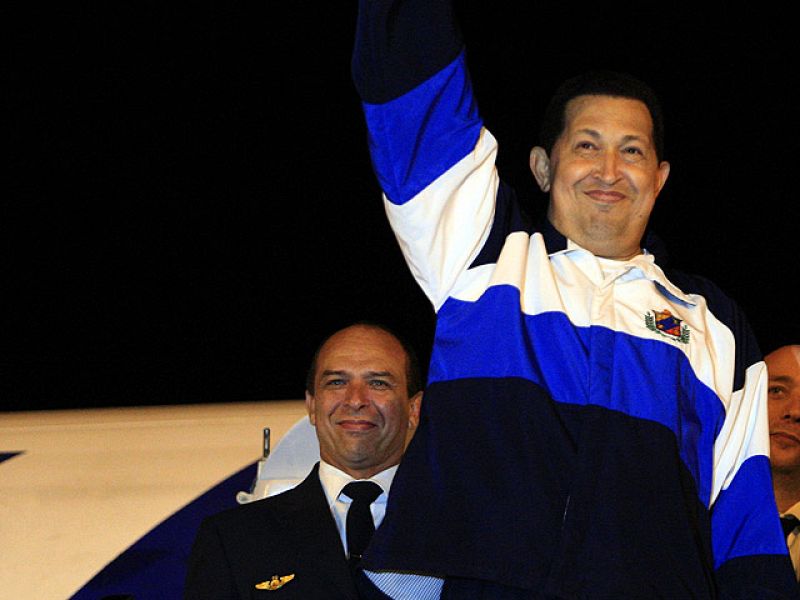 Chávez vuelve por sorpresa a Venezuela tras su operación de cáncer en Cuba