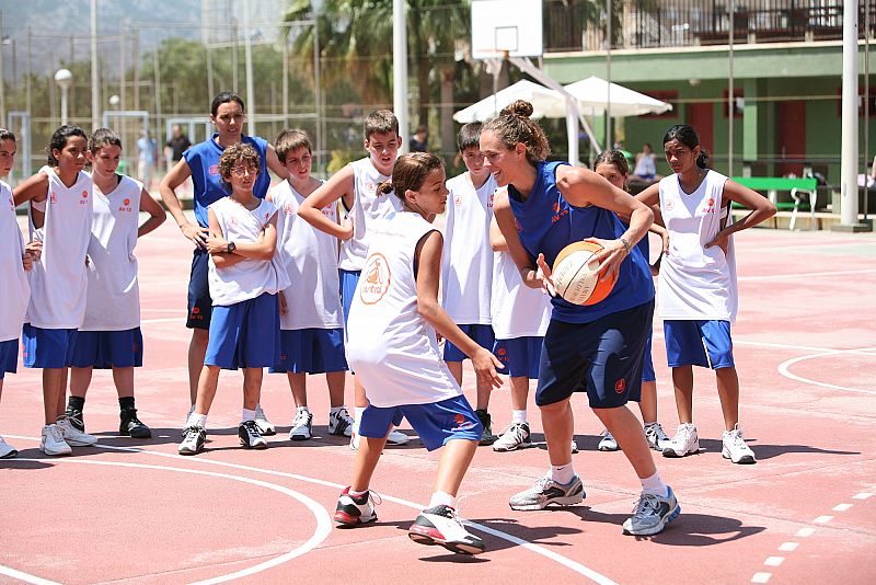 Amaya inaugurará su campus de baloncesto y se solidariza con Lorca