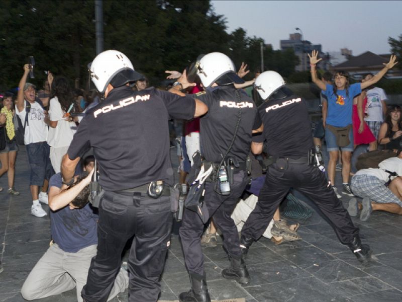 Dos "indignados" detenidos tras el desalojo de la protesta en Palma