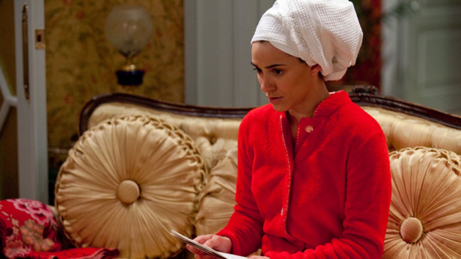 Amar - Gloria descubre la farsa de su tía