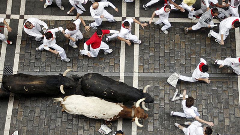 Rápido y limpio primer encierro de Torrestrella de San Fermín 2011