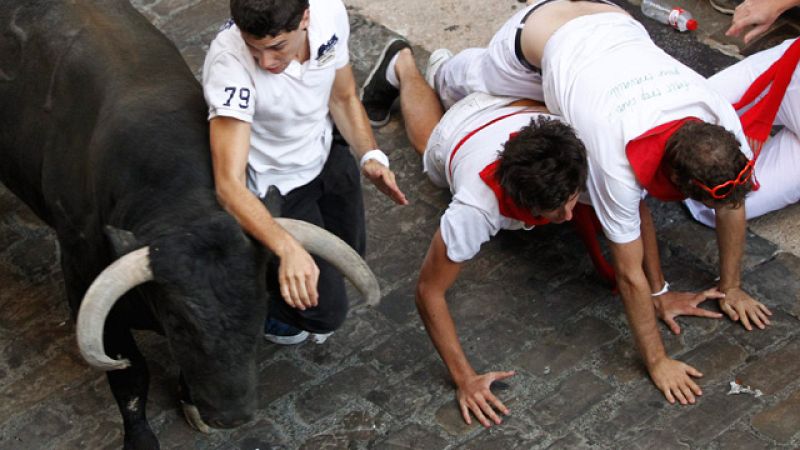 Peligroso y rápido segundo encierro de San Fermín 2011, de los Cebada Gago
