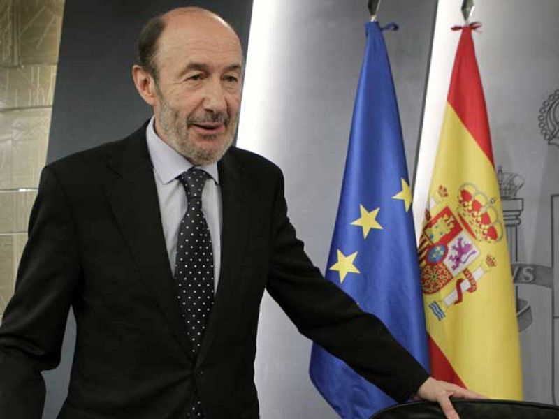Rubalcaba deja el Gobierno de forma inmediata para dedicar "todo el esfuerzo" a su candidatura