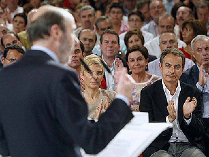 Zapatero califica de "magnífico" el primer discurso de Pérez Rubalcaba como candidato