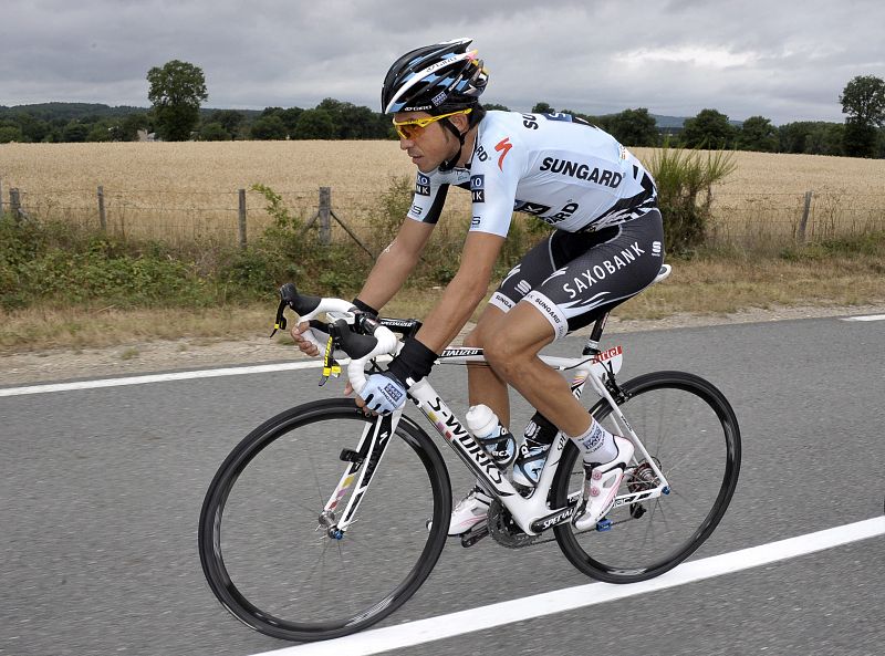 Contador: "Estoy preocupado con mi rodilla"