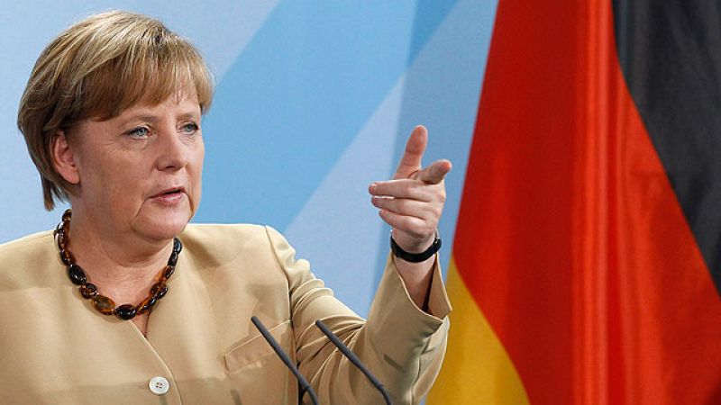Merkel urge a Berlusconi a que apruebe ya los nuevos ajustes ante la presión de los mercados