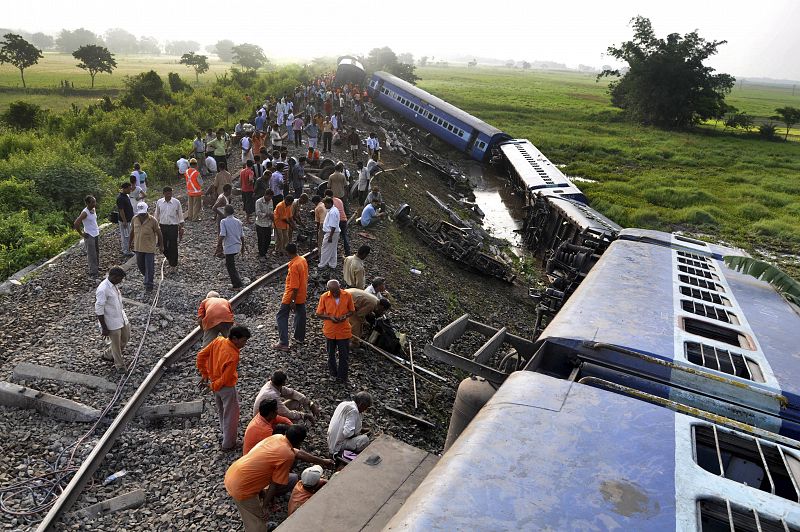 Concluye la búsqueda de víctimas mortales en el accidente de tren de la India con 69 fallecidos