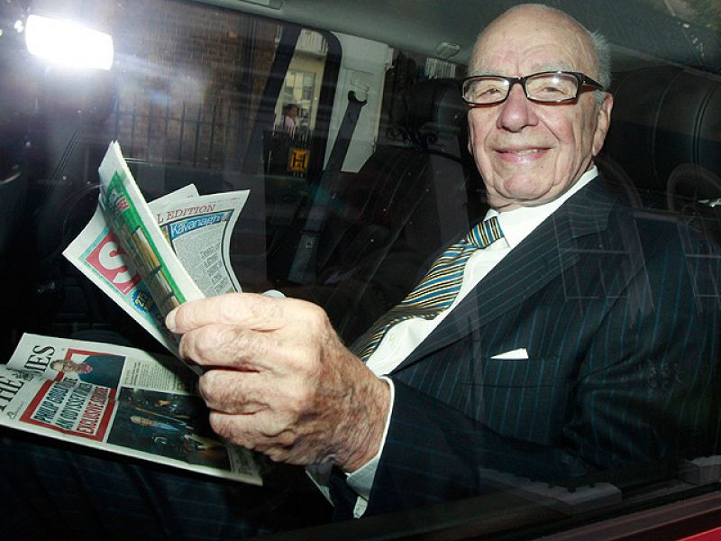 Los periódicos de Murdoch pincharon los teléfonos de Brown y de la Realeza, según la BBC
