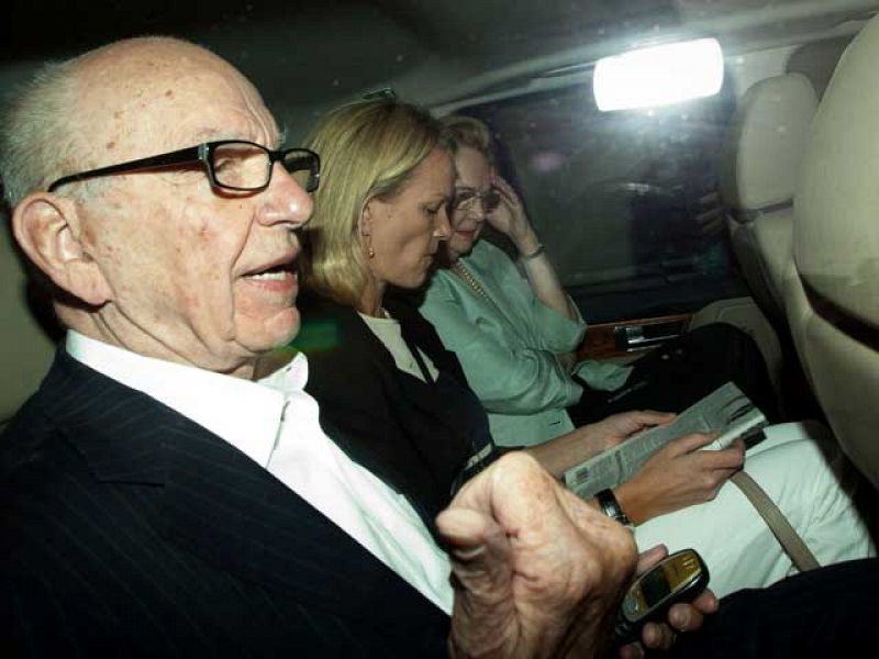 El Parlamento británico estrecha el cerco sobre Murdoch por el escándalo de las escuchas