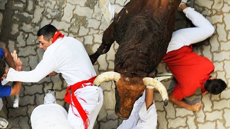 Veloz y tenso séptimo encierro de San Fermín 2011, de El Pilar