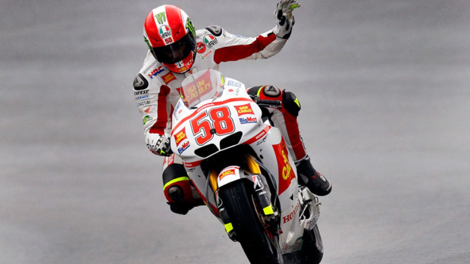 El italiano Marco Simoncelli ha sido el más rápido en los libres de MotoGP. En Moto2, el más veloz por la mañana ha sido Bradl y por la tarde Luthi. En 125, el claro dominador de la jornada ha sido Nico Terol.