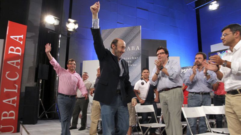 Rubalcaba ve "justo" pedir un esfuerzo a la banca cuando acabe la reestructuración