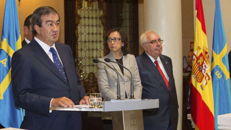 Francisco Álvarez Cascos promete su cargo como presidente del Principado de Asturias