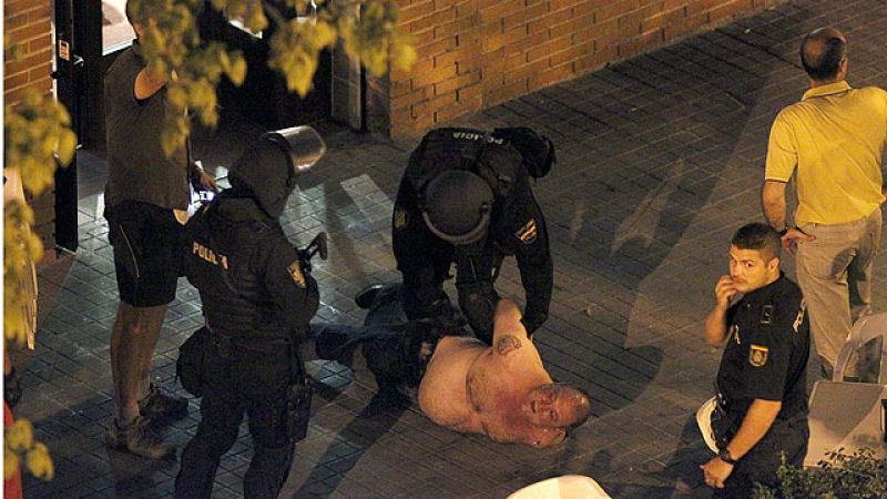 El atracador del bar de Vallecas se entrega y los Geo liberan a los dos rehenes