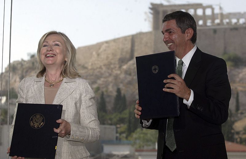 Clinton muestra el "fuerte apoyo "de EE.UU. a los esfuerzos del Gobierno griego