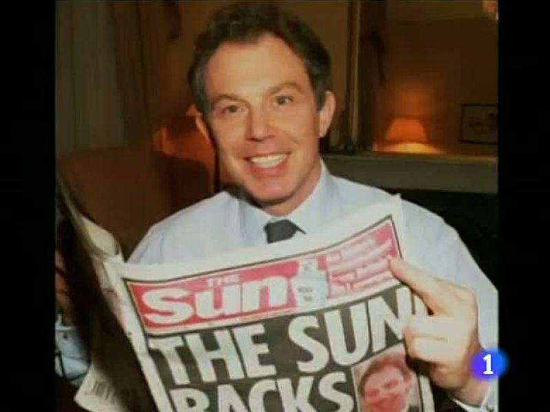 Los Murdoch piden perdón pero niegan su responsabilidad en el escándalo de las escuchas