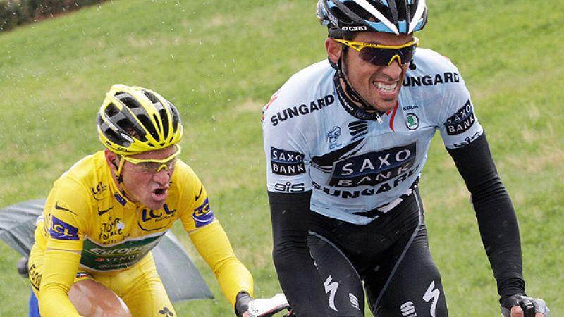 Contador se quita la piel de cordero y Hushovd gana en la antesala de los Alpes