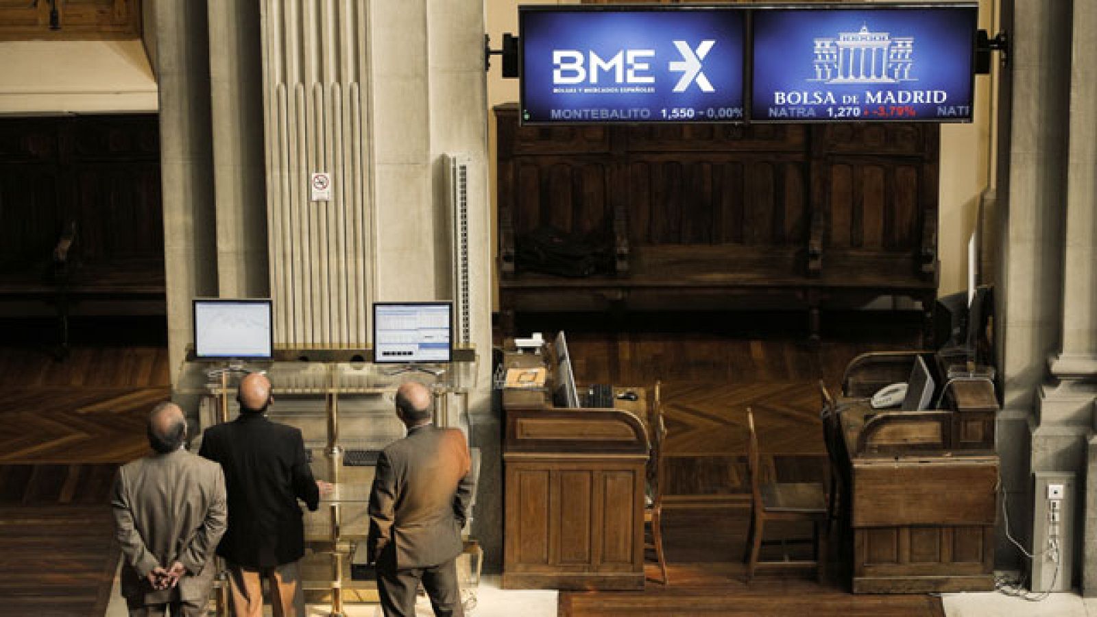 El Ibex 35 marca su segunda mayor subida del año y la prima de riesgo baja