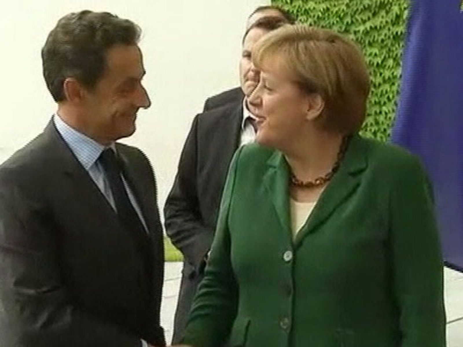 Los 17 jefes de Estado y de gobierno de los países del euro buscan un acuerdo para el segundo rescate de Grecia