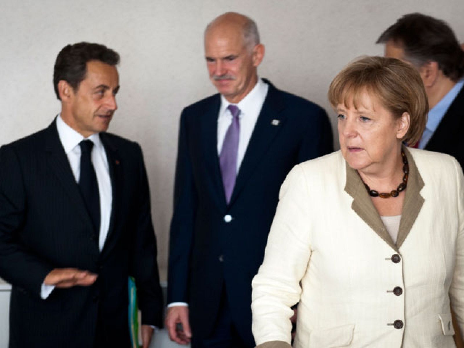 La Eurozona estudia suavizar los préstamos a Grecia dándole el doble de plazo y menos intereses