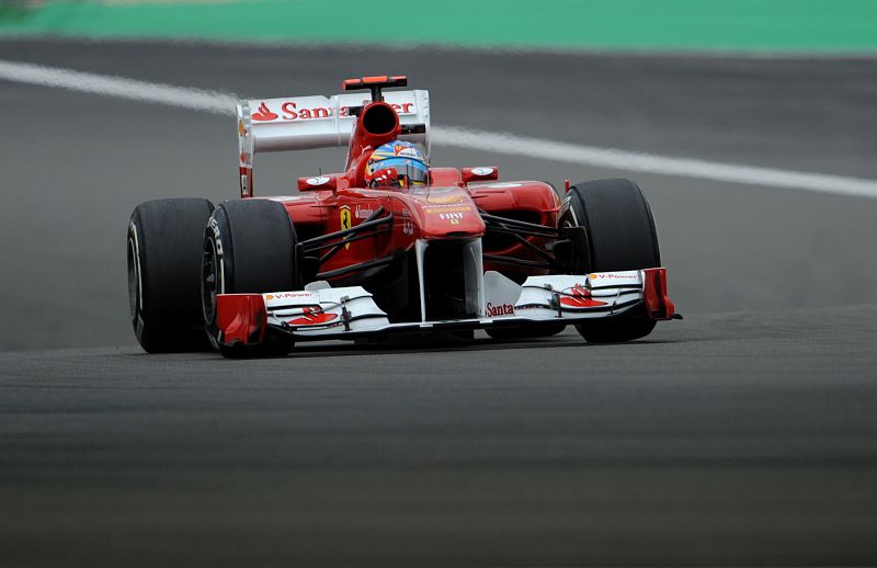 Webber arrebata a Alonso el mejor tiempo de la jornada