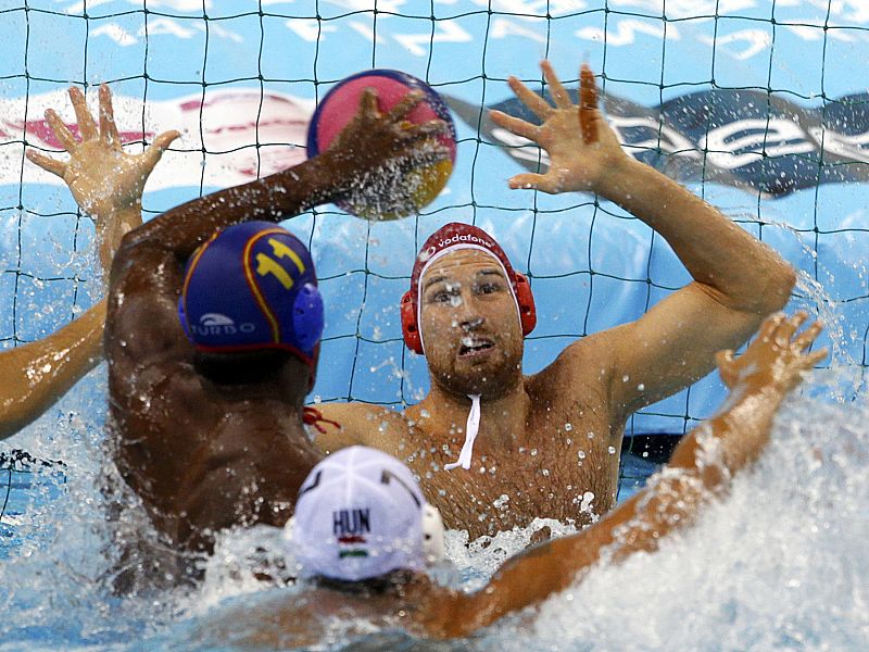 España pierde contra Hungría y pasa tercera de grupo