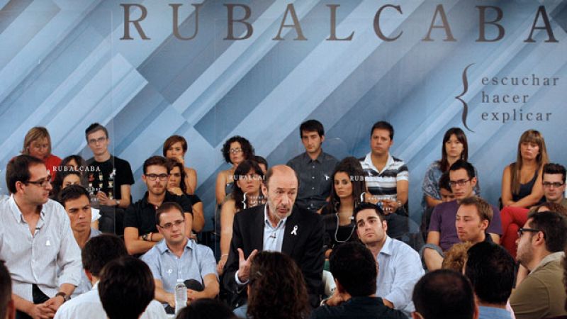 Rubalcaba pide a los jóvenes que "no se queden atrás" y les habla de una "propuesta realista"