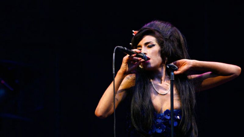 Amy Winehouse, la diva del soul doblegada por sus vicios