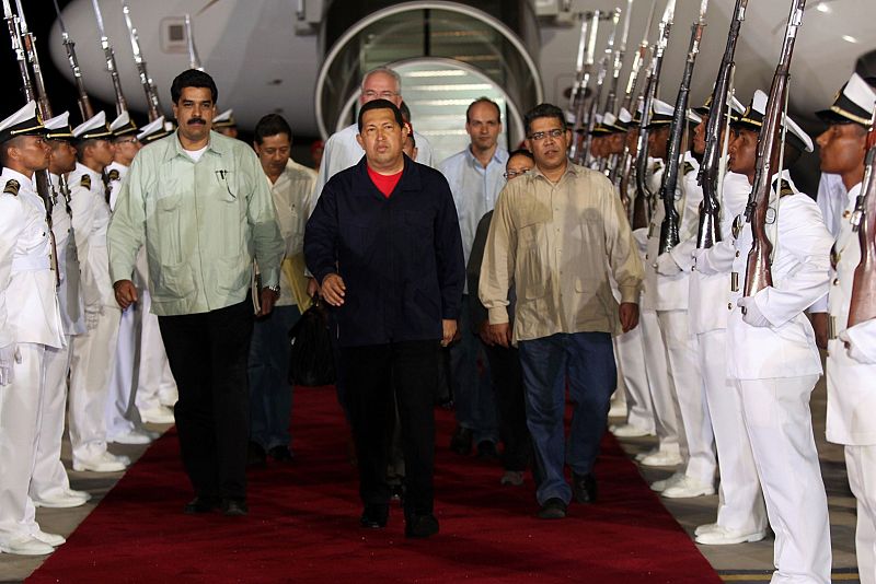 Chávez regresa a Venezuela tras su primera sesión de quimioterapia sin células malignas