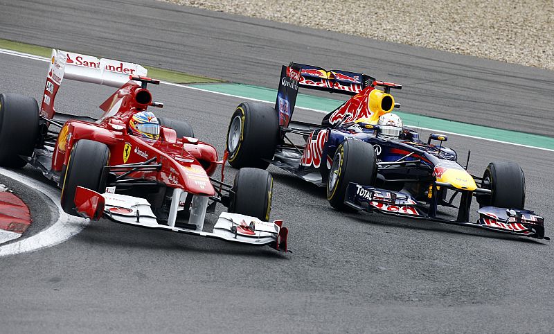 Alonso acaricia una victoria que impiden Hamilton y los neumáticos